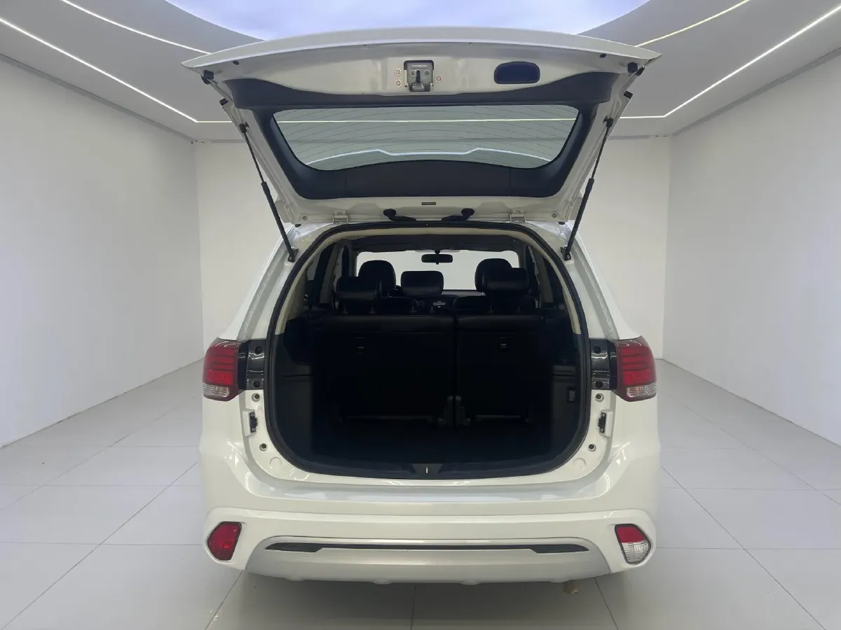 2021 Mitsubishi Outlander 2.0L 166HP L4 CVT,autocango,china used car exporter,china ev exporter,chinese used car exporter,chinese used ev exporter