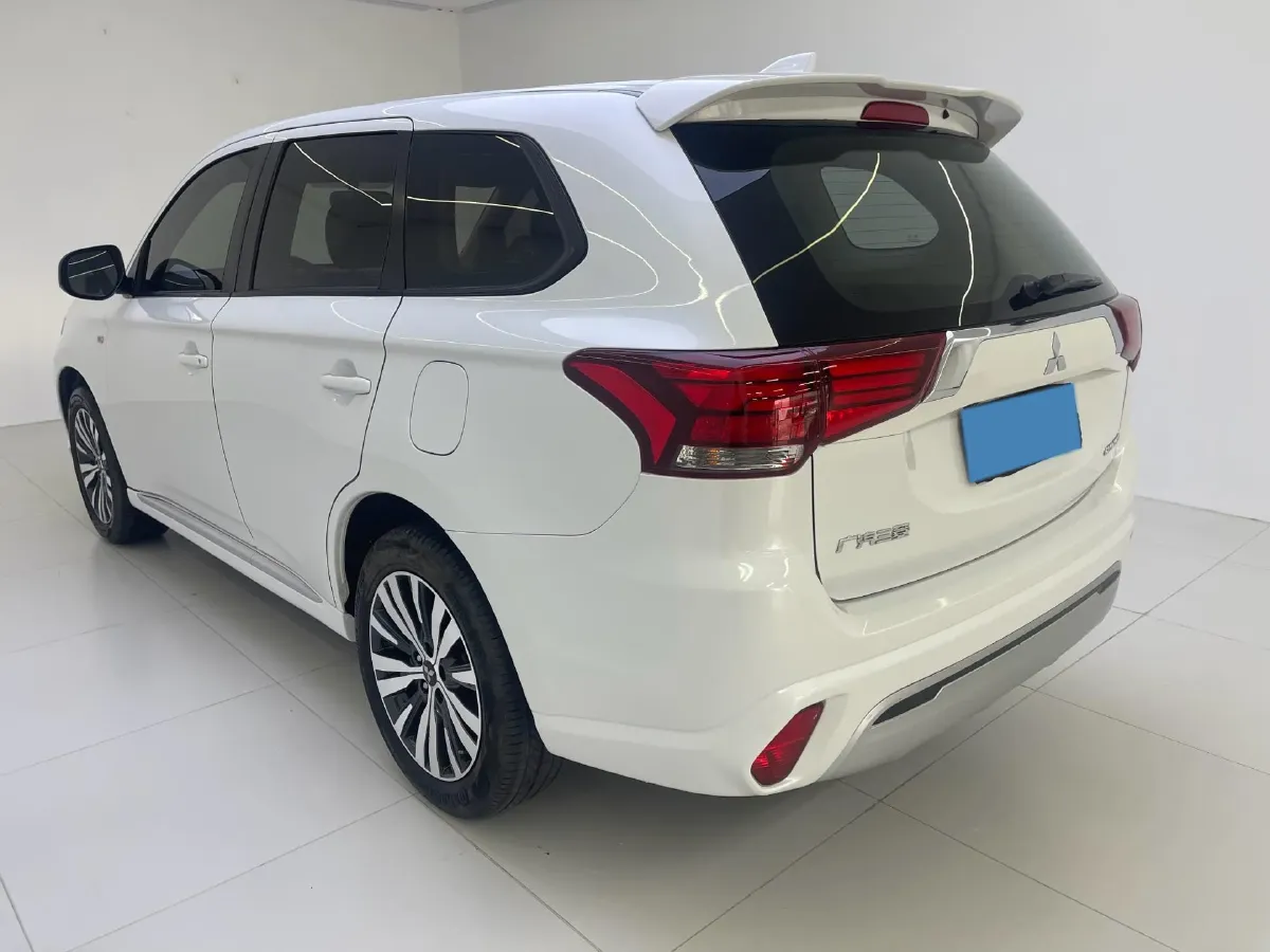 2021 Mitsubishi Outlander 2.0L 166HP L4 CVT,autocango,china used car exporter,china ev exporter,chinese used car exporter,chinese used ev exporter