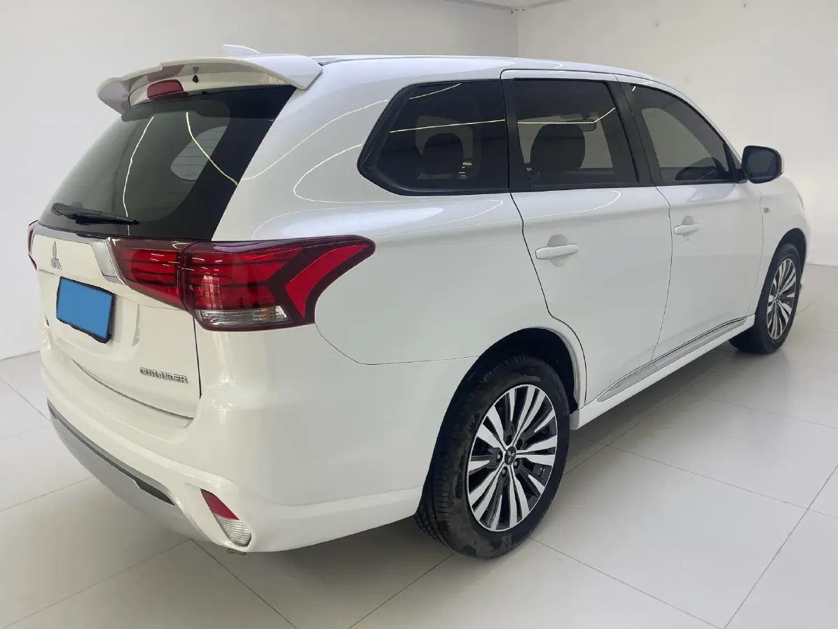2021 Mitsubishi Outlander 2.0L 166HP L4 CVT,autocango,china used car exporter,china ev exporter,chinese used car exporter,chinese used ev exporter