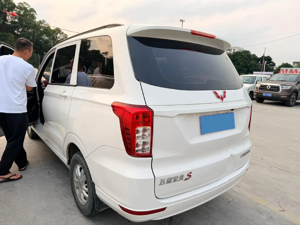 2021 WuLing HongGuang 1.5L 99HP L4 6MT,autocango,china used car exporter,china ev exporter,chinese used car exporter,chinese used ev exporter