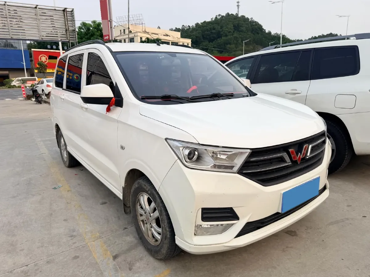 2021 WuLing HongGuang 1.5L 99HP L4 6MT,autocango,china used car exporter,china ev exporter,chinese used car exporter,chinese used ev exporter