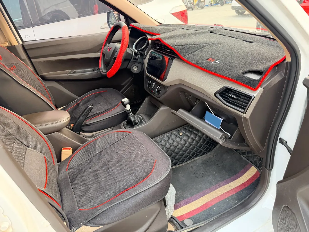 2021 WuLing HongGuang 1.5L 99HP L4 6MT,autocango,china used car exporter,china ev exporter,chinese used car exporter,chinese used ev exporter