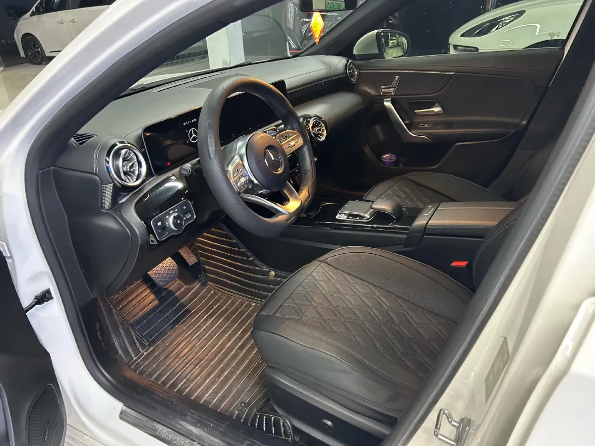 2020 Mercedes-Benz A Class 1.3T 163HP L4 7DCT,autocango,china used car exporter,china ev exporter,chinese used car exporter,chinese used ev exporter