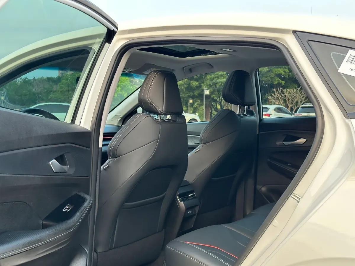 2025 Geely Emgrand 1.5L 127HP L4 CVT,autocango,china used car exporter,china ev exporter,chinese used car exporter,chinese used ev exporter