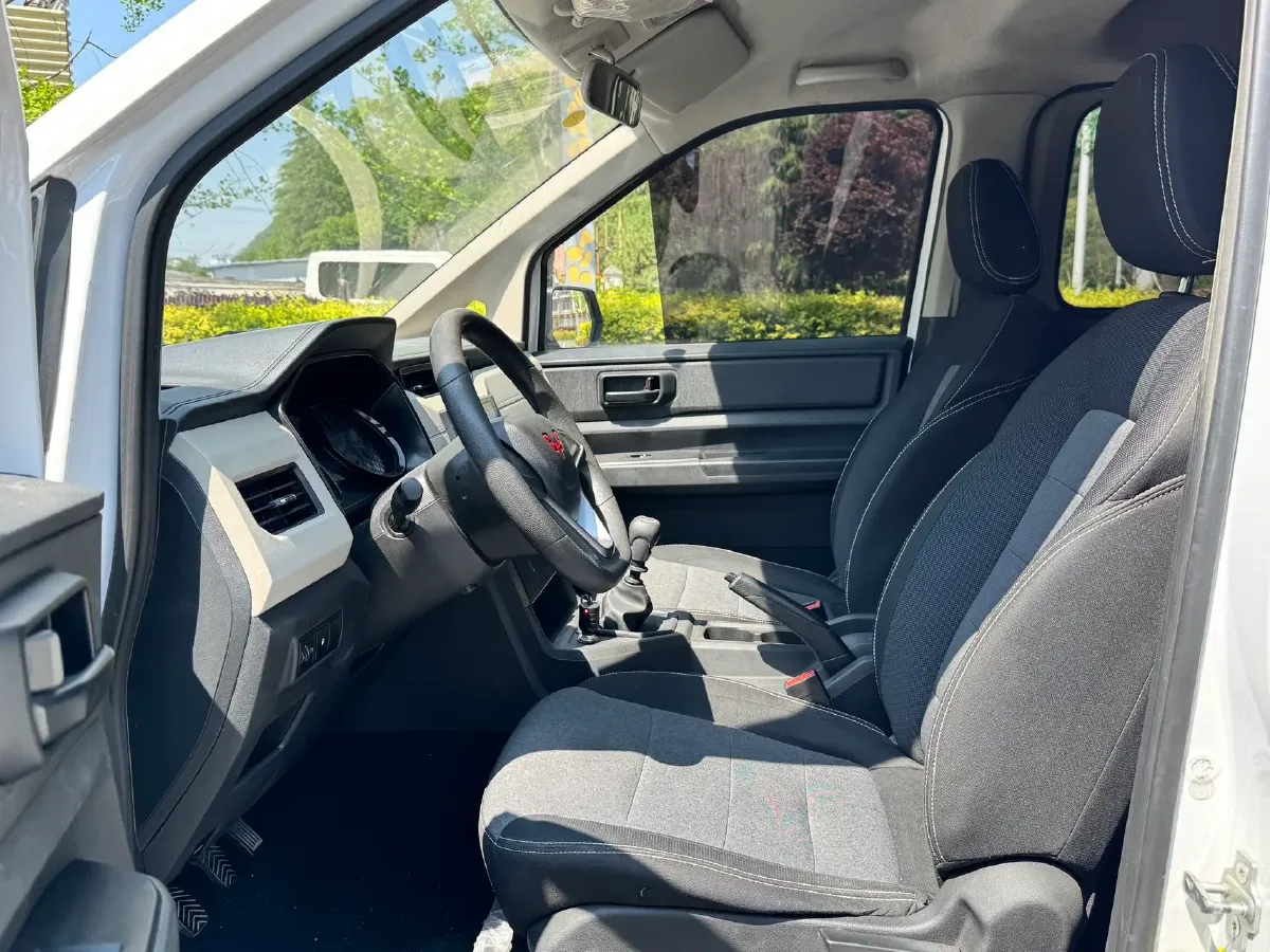 2021 WuLing ZhengChen 1.5T 147HP L4 6MT,autocango,china used car exporter,china ev exporter,chinese used car exporter,chinese used ev exporter