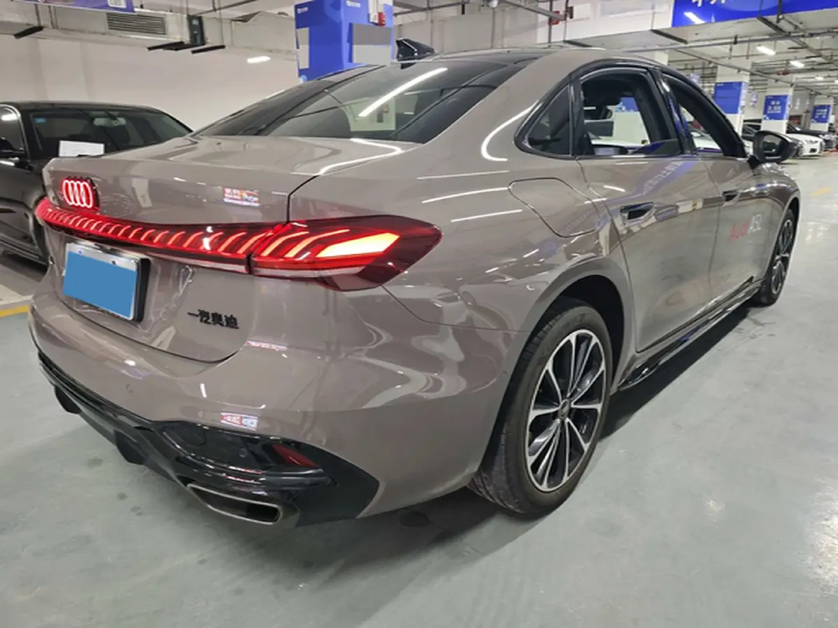 2026 Audi A5L 2.0T 204HP L4 7DCT,autocango,china used car exporter,china ev exporter,chinese used car exporter,chinese used ev exporter