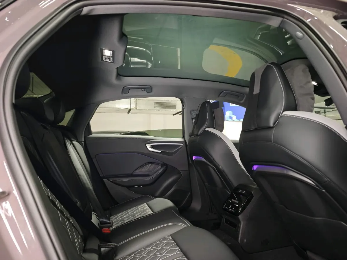 2026 Audi A5L 2.0T 204HP L4 7DCT,autocango,china used car exporter,china ev exporter,chinese used car exporter,chinese used ev exporter