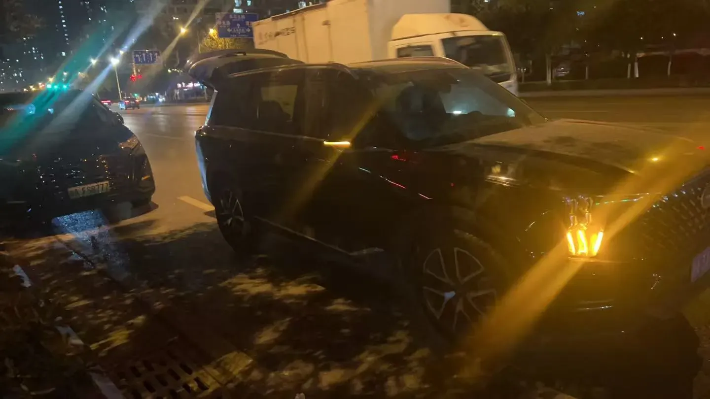 2024 GAC Trumpchi GS8 2.0T 252HP L4 8AT,autocango,china used car exporter,china ev exporter,chinese used car exporter,chinese used ev exporter