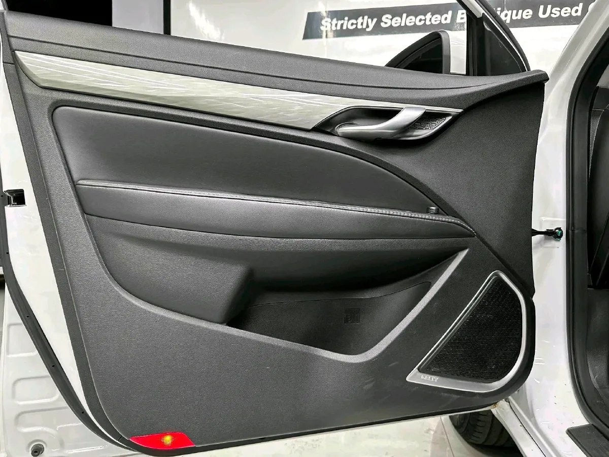 2019 Geely Emgrand 1.5L 109HP L4 5MT,autocango,china used car exporter,china ev exporter,chinese used car exporter,chinese used ev exporter