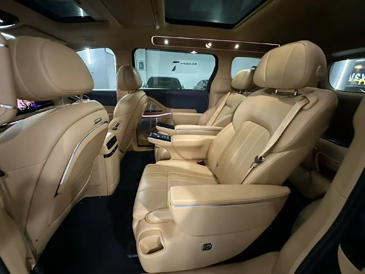 2025 Voyah Dream 1.5T 150HP L4 PHEV 41.7KWH,autocango,china used car exporter,china ev exporter,chinese used car exporter,chinese used ev exporter