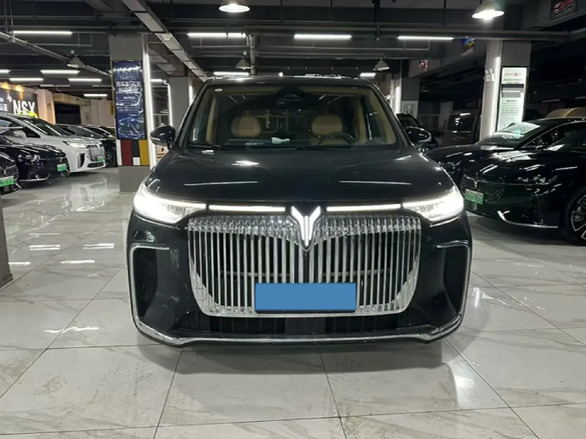 2025 Voyah Dream 1.5T 150HP L4 PHEV 41.7KWH,autocango,china used car exporter,china ev exporter,chinese used car exporter,chinese used ev exporter