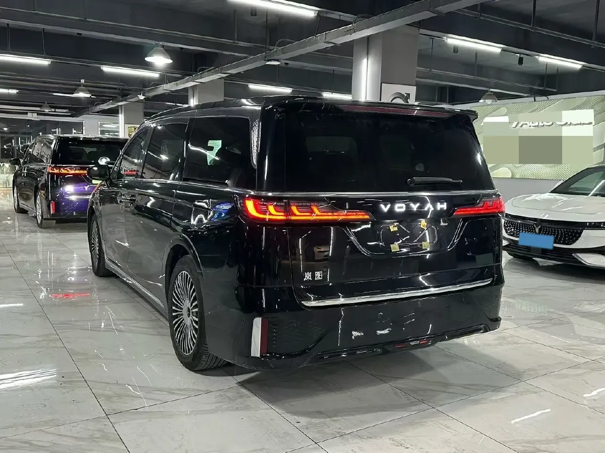 2025 Voyah Dream 1.5T 150HP L4 PHEV 41.7KWH,autocango,china used car exporter,china ev exporter,chinese used car exporter,chinese used ev exporter
