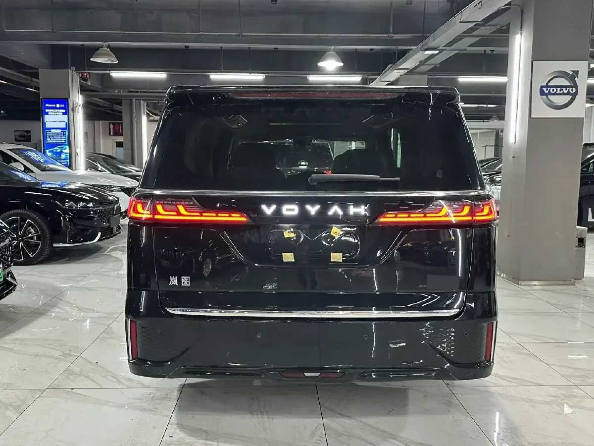 2025 Voyah Dream 1.5T 150HP L4 PHEV 41.7KWH,autocango,china used car exporter,china ev exporter,chinese used car exporter,chinese used ev exporter