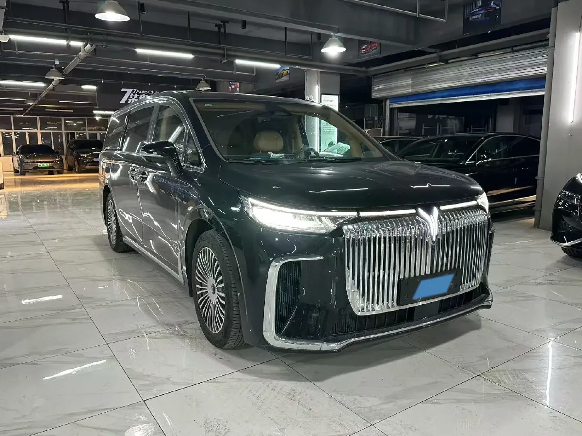 2025 Voyah Dream 1.5T 150HP L4 PHEV 41.7KWH,autocango,china used car exporter,china ev exporter,chinese used car exporter,chinese used ev exporter