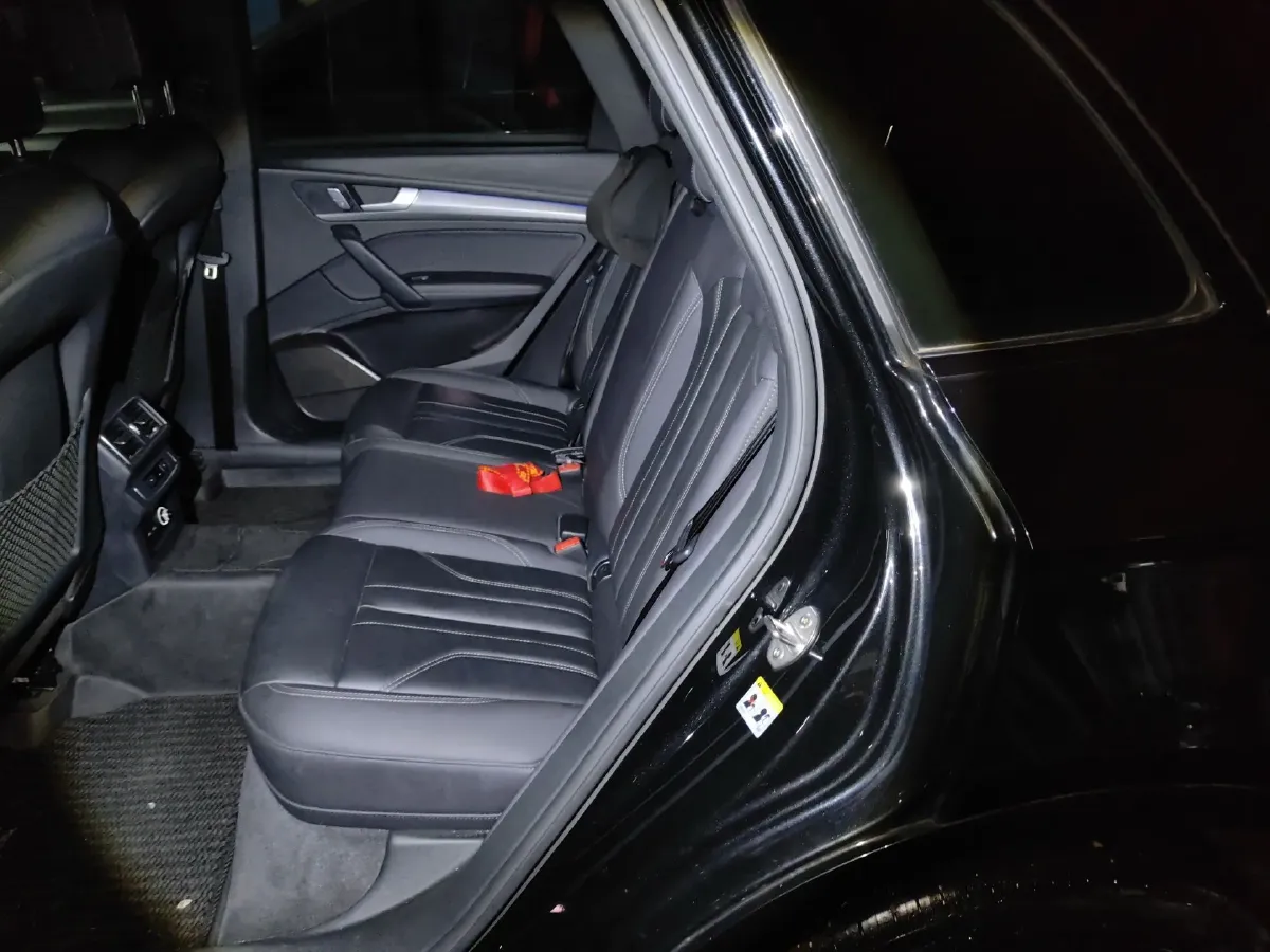 2023 Audi Q5L 2.0T 190HP L4 7DCT,autocango,china used car exporter,china ev exporter,chinese used car exporter,chinese used ev exporter