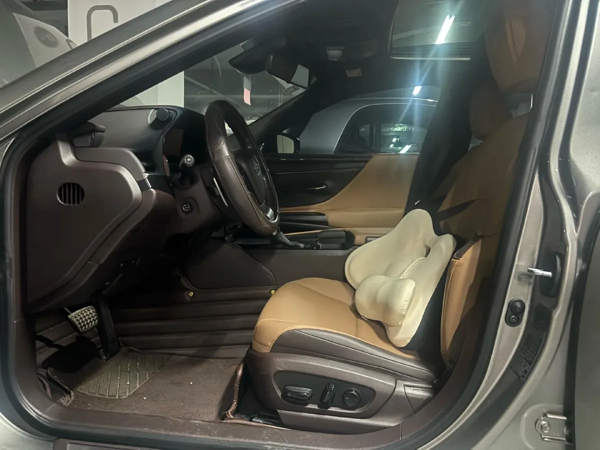 2020 Lexus ES 2.5L 207HP L4 8AT,autocango,china used car exporter,china ev exporter,chinese used car exporter,chinese used ev exporter