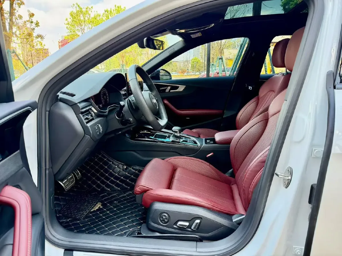 2024 Audi A4L 2.0T 190HP L4 7DCT,autocango,china used car exporter,china ev exporter,chinese used car exporter,chinese used ev exporter