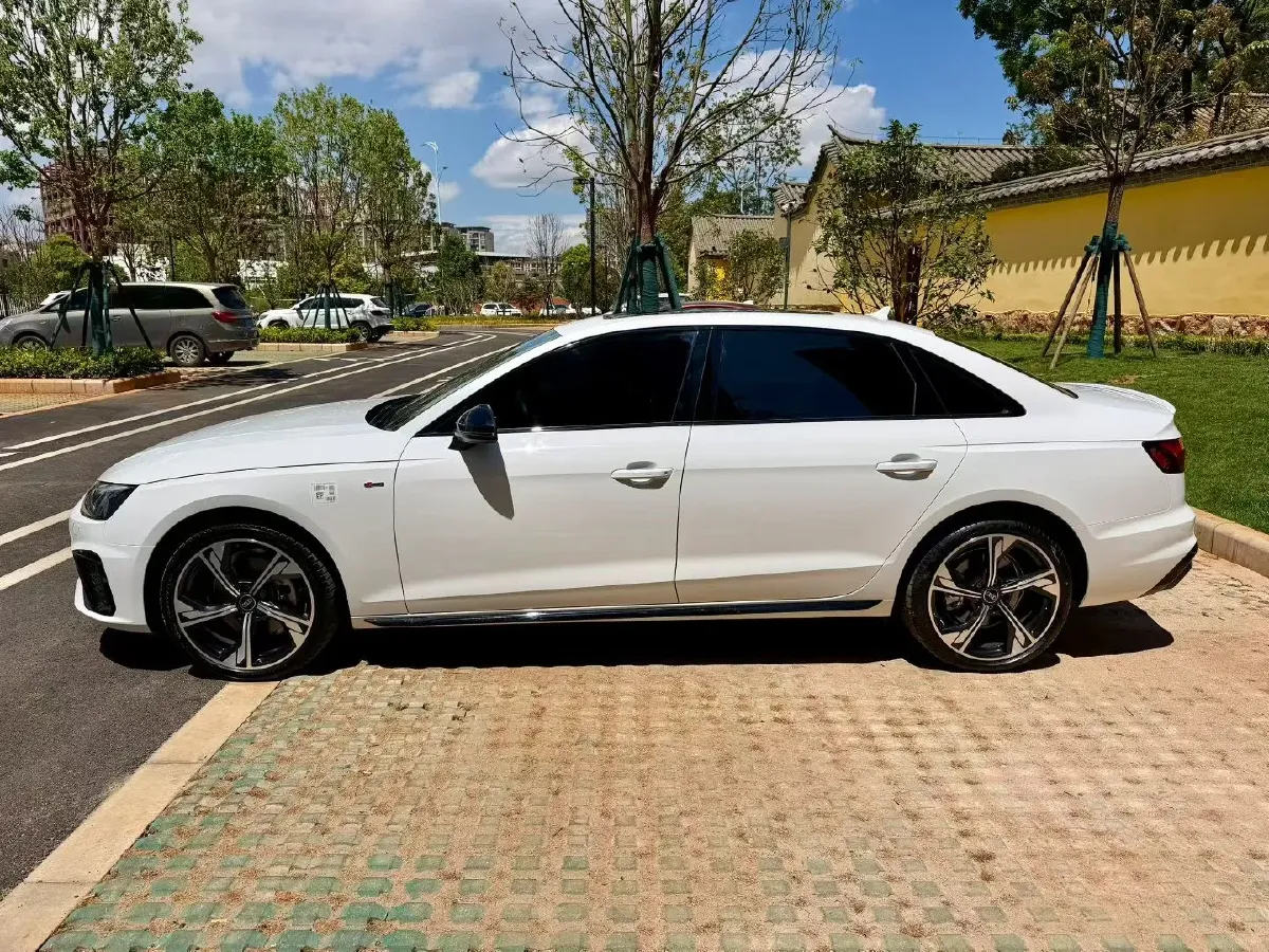 2024 Audi A4L 2.0T 190HP L4 7DCT,autocango,china used car exporter,china ev exporter,chinese used car exporter,chinese used ev exporter