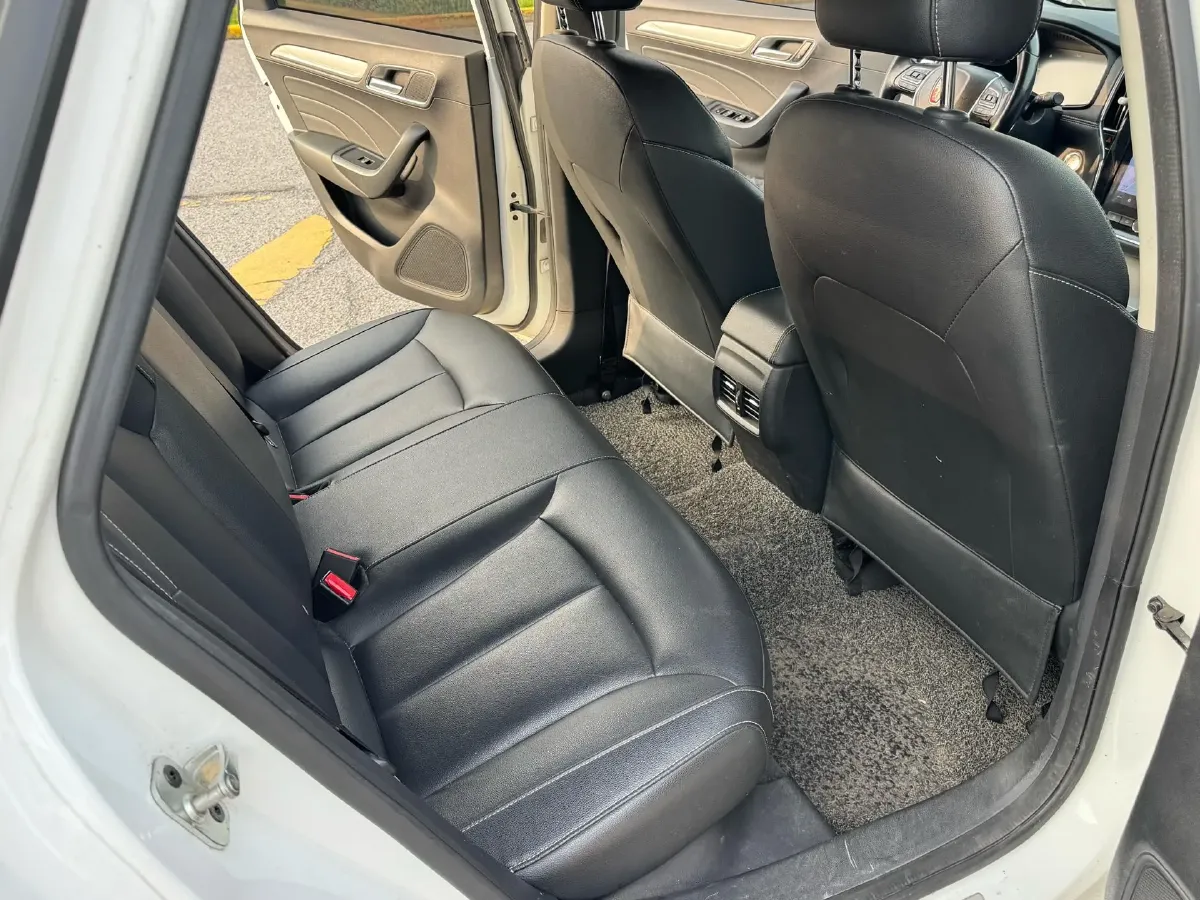 2019 Roewe i6 1.5T 169HP L4 AMT PHEV 9.1KWH,autocango,china used car exporter,china ev exporter,chinese used car exporter,chinese used ev exporter