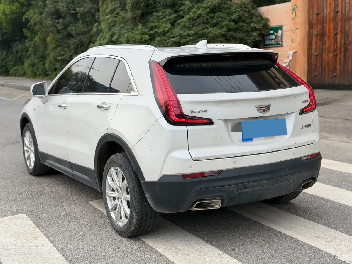 2022 Cadillac XT4 2.0T 237HP L4 9AT,autocango,china used car exporter,china ev exporter,chinese used car exporter,chinese used ev exporter