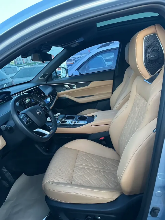 2021 ChangAn UNI-K 2.0T 233HP L4 8AT,autocango,china used car exporter,china ev exporter,chinese used car exporter,chinese used ev exporter