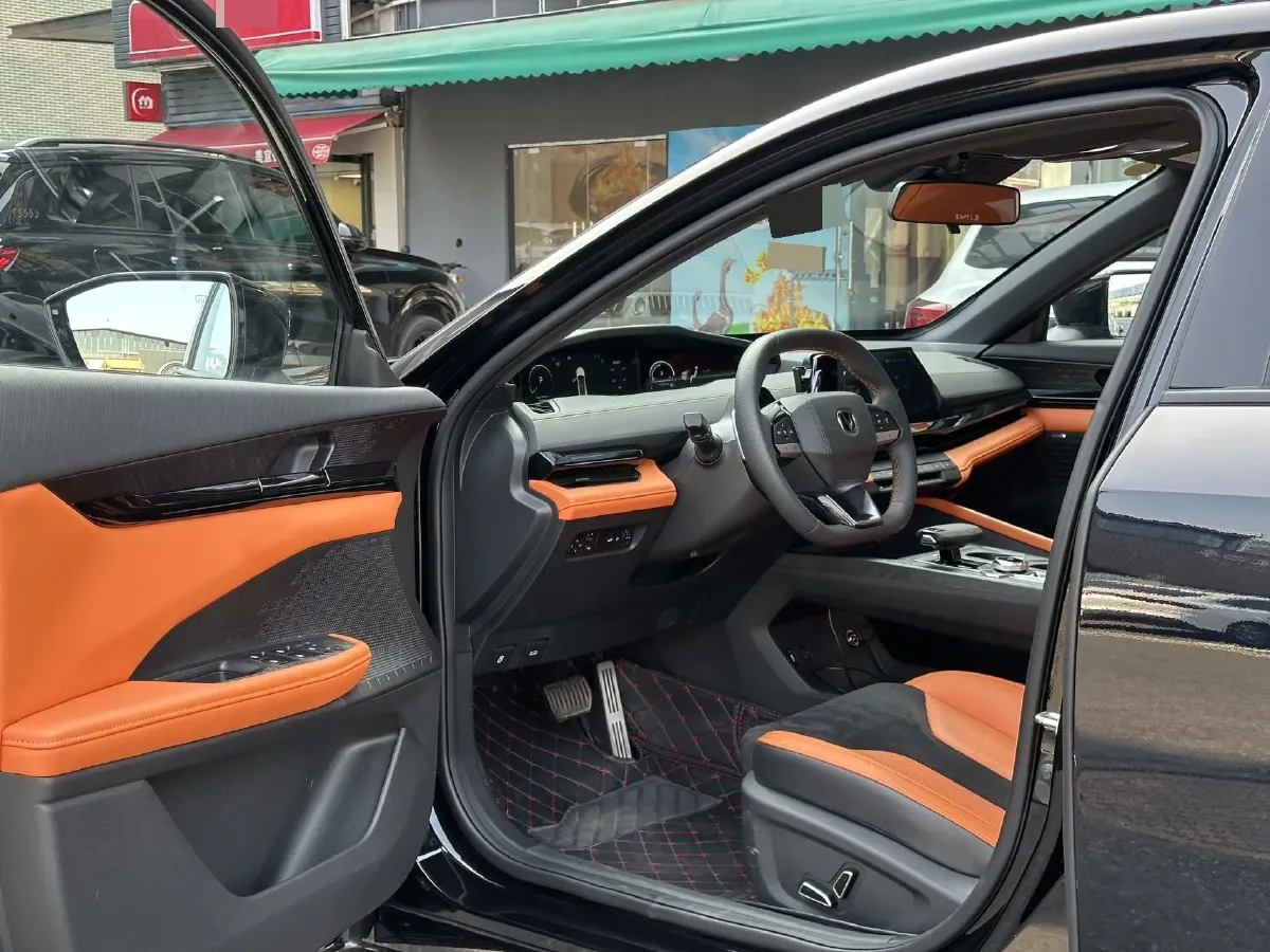 2023 ChangAn UNI-V 2.0T 233HP L4 8AT,autocango,china used car exporter,china ev exporter,chinese used car exporter,chinese used ev exporter