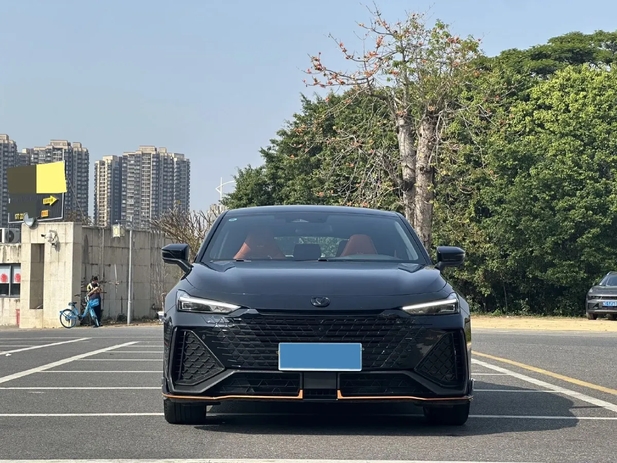 2023 ChangAn UNI-V 2.0T 233HP L4 8AT,autocango,china used car exporter,china ev exporter,chinese used car exporter,chinese used ev exporter