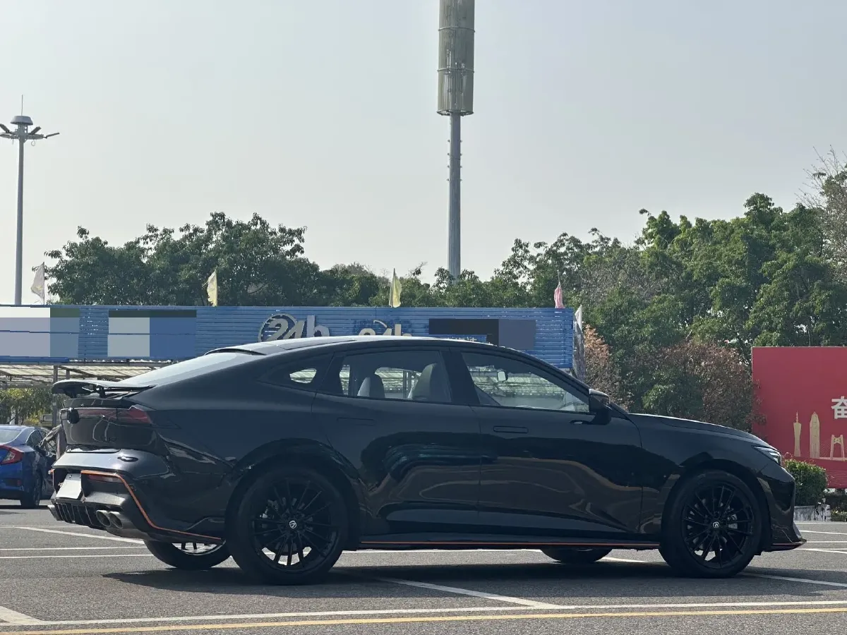 2023 ChangAn UNI-V 2.0T 233HP L4 8AT,autocango,china used car exporter,china ev exporter,chinese used car exporter,chinese used ev exporter