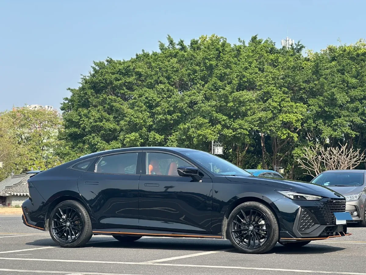 2023 ChangAn UNI-V 2.0T 233HP L4 8AT,autocango,china used car exporter,china ev exporter,chinese used car exporter,chinese used ev exporter