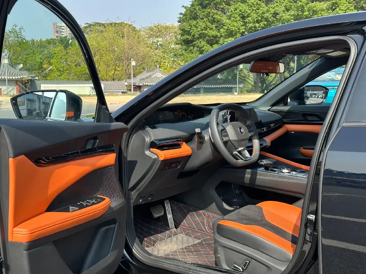 2023 ChangAn UNI-V 2.0T 233HP L4 8AT,autocango,china used car exporter,china ev exporter,chinese used car exporter,chinese used ev exporter