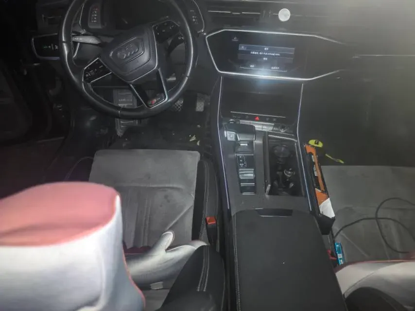 2023 Audi A6L 2.0T 190HP L4 7DCT,autocango,china used car exporter,china ev exporter,chinese used car exporter,chinese used ev exporter