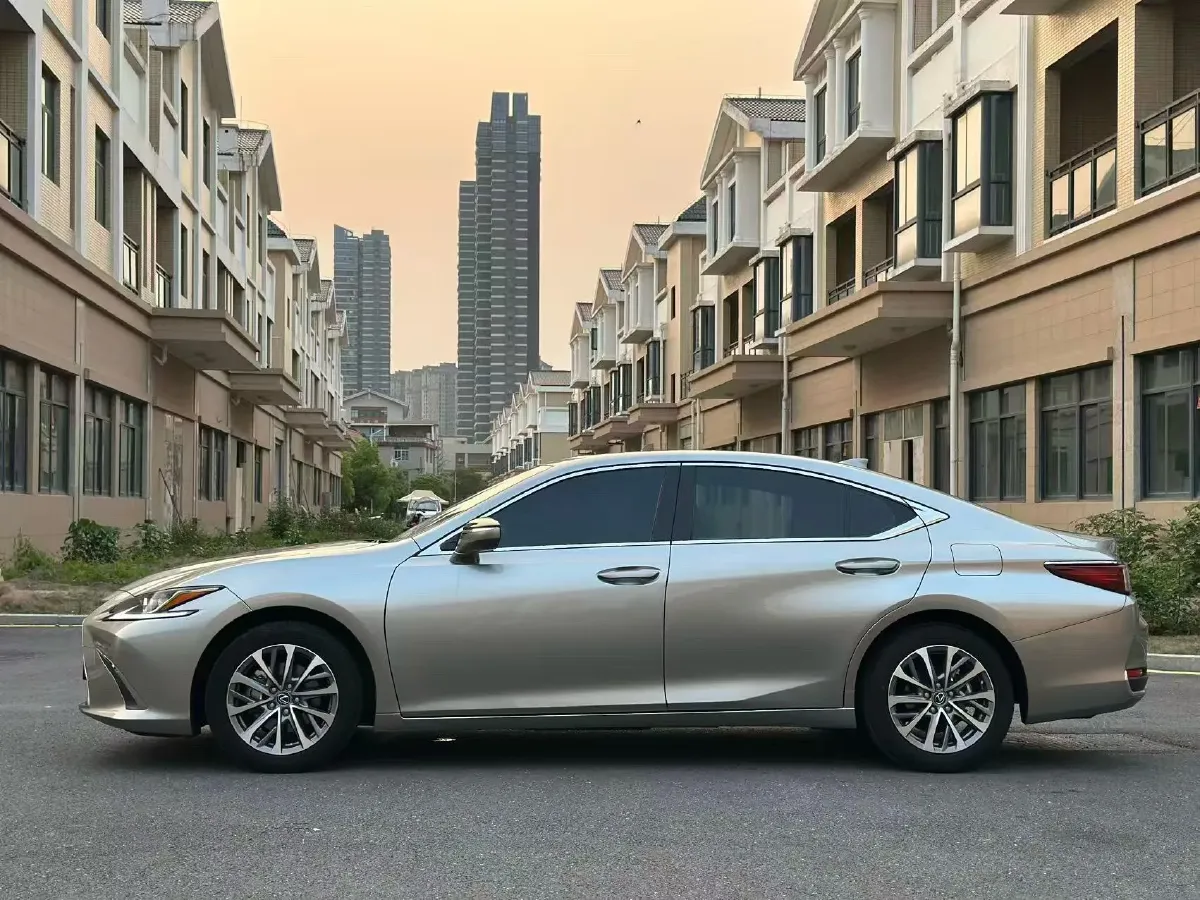2023 Lexus ES 2.0L 173HP L4 CVT,autocango,china used car exporter,china ev exporter,chinese used car exporter,chinese used ev exporter