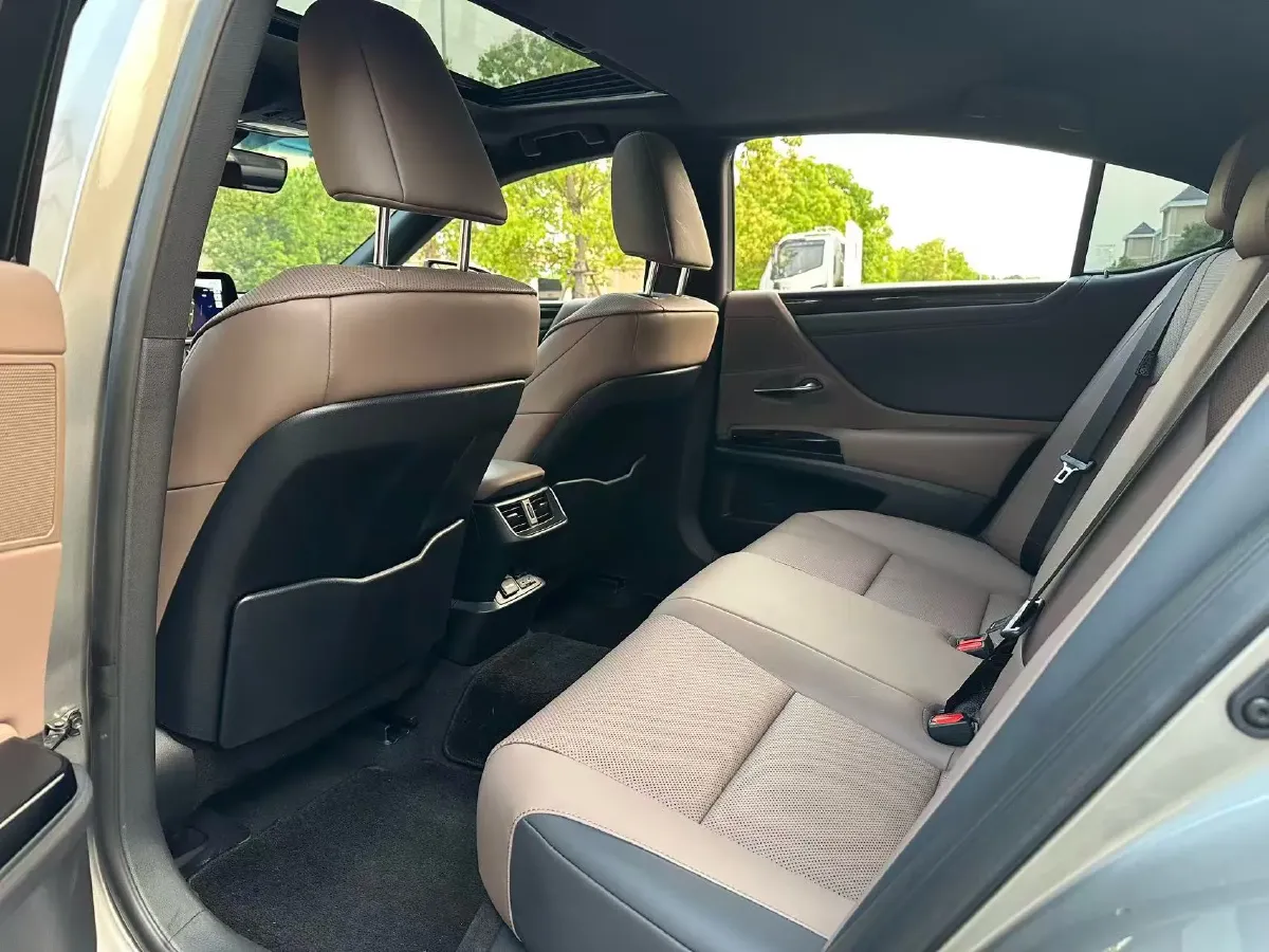 2023 Lexus ES 2.0L 173HP L4 CVT,autocango,china used car exporter,china ev exporter,chinese used car exporter,chinese used ev exporter