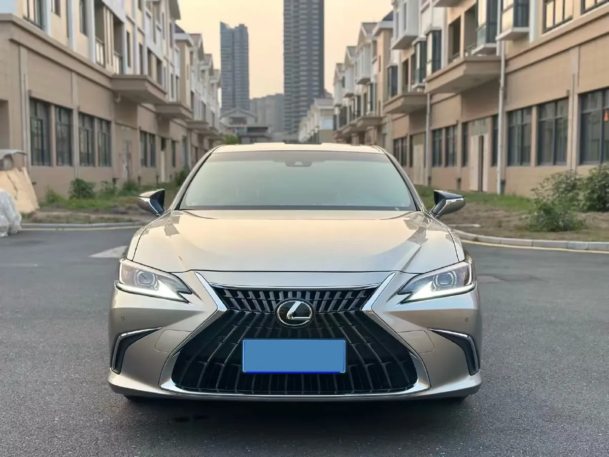 2023 Lexus ES 2.0L 173HP L4 CVT,autocango,china used car exporter,china ev exporter,chinese used car exporter,chinese used ev exporter