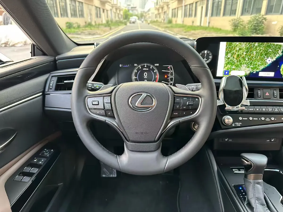 2023 Lexus ES 2.0L 173HP L4 CVT,autocango,china used car exporter,china ev exporter,chinese used car exporter,chinese used ev exporter