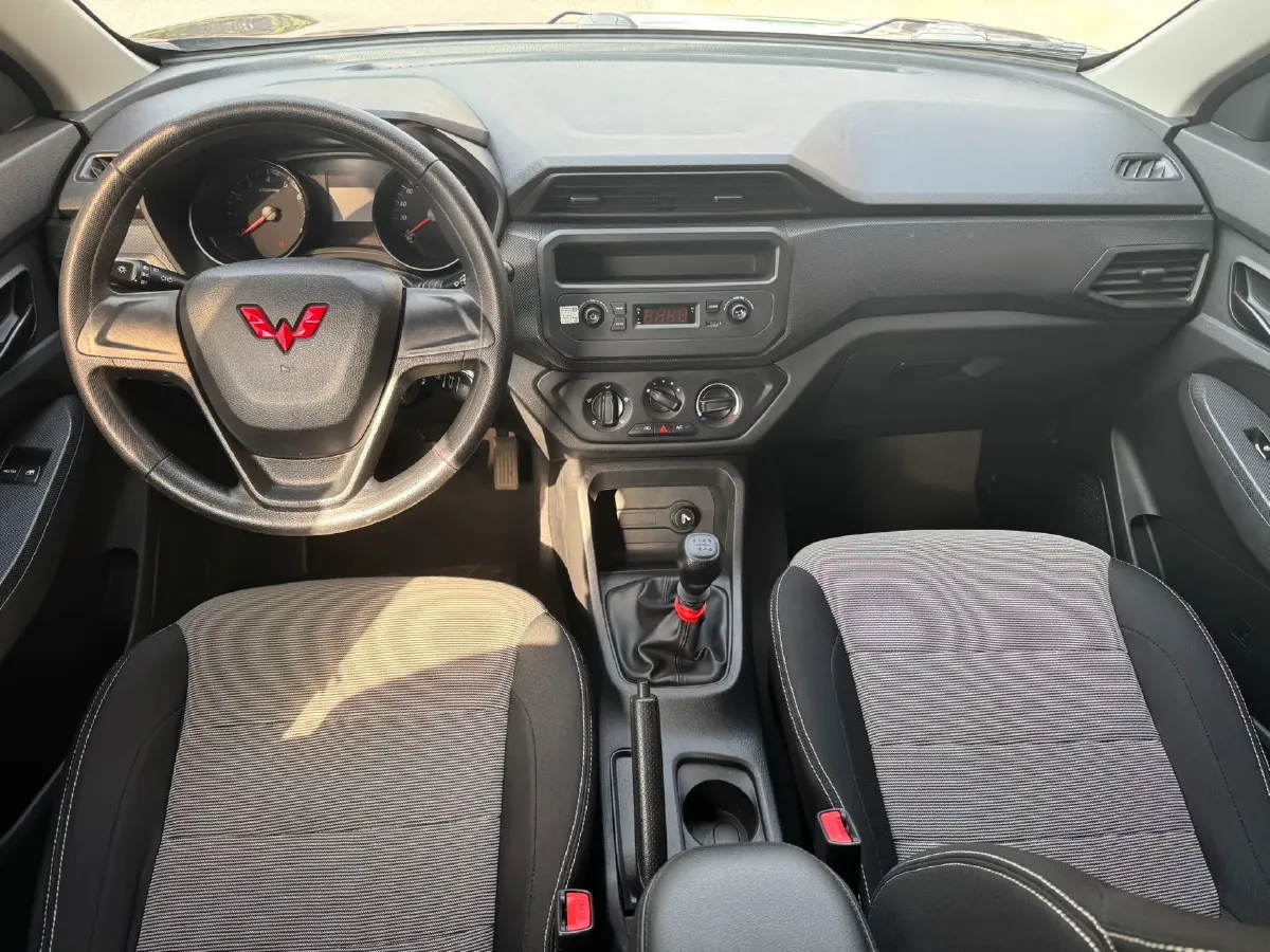 2021 WuLing RongGuang New Truck 1.5L 99HP L4 5MT,autocango,china used car exporter,china ev exporter,chinese used car exporter,chinese used ev exporter