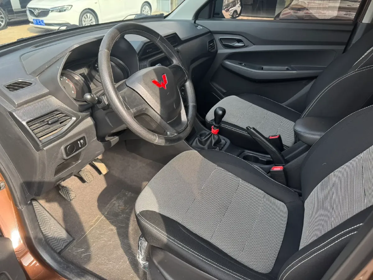 2021 WuLing RongGuang New Truck 1.5L 99HP L4 5MT,autocango,china used car exporter,china ev exporter,chinese used car exporter,chinese used ev exporter