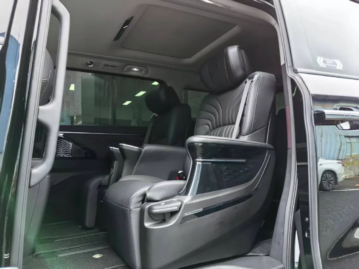 2024 GAC Trumpchi M8 2.0T 252HP L4 8AT,autocango,china used car exporter,china ev exporter,chinese used car exporter,chinese used ev exporter