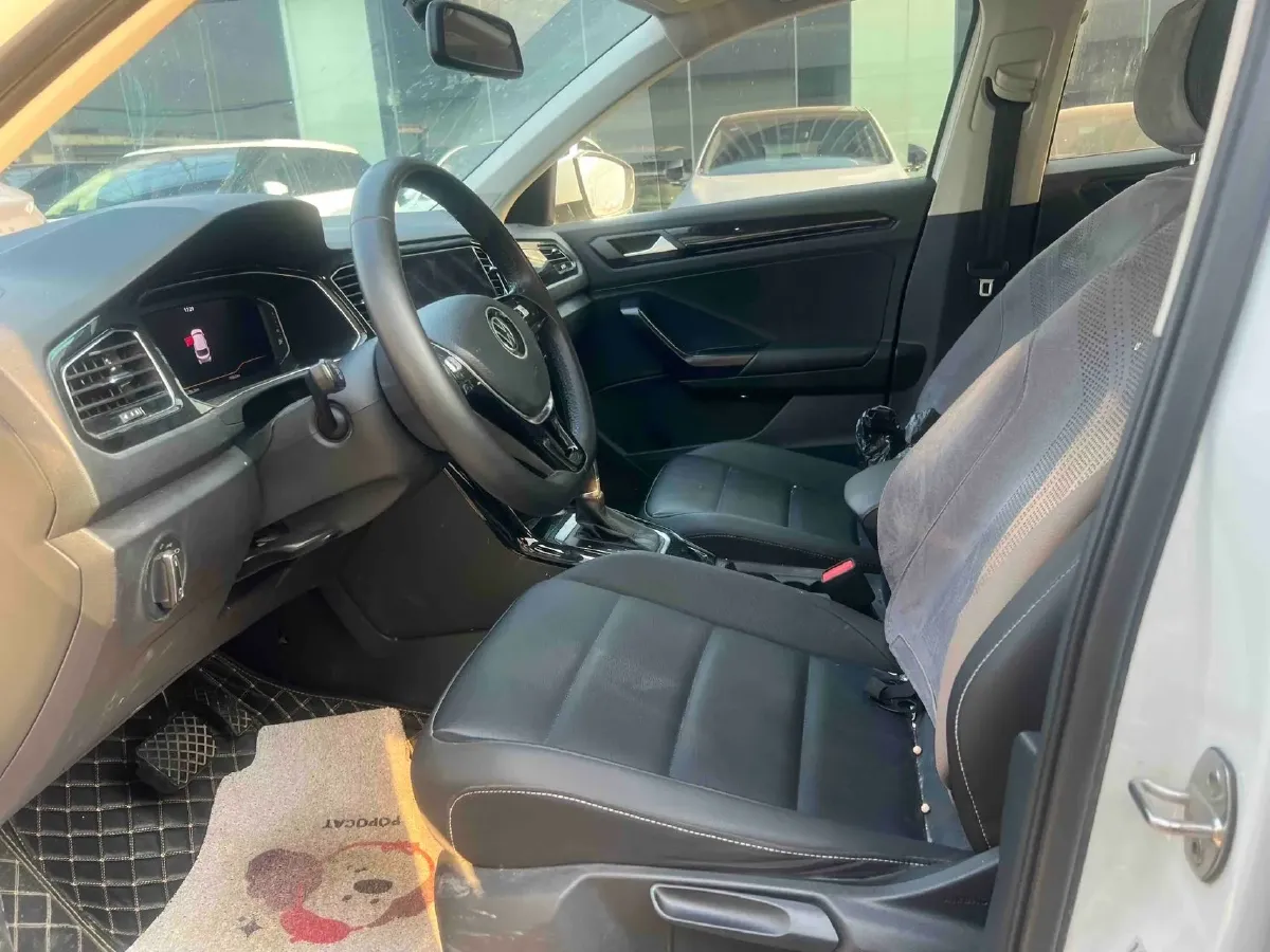 2021 Volkswagen T-Roc 1.4T 150HP L4 7DCT,autocango,china used car exporter,china ev exporter,chinese used car exporter,chinese used ev exporter