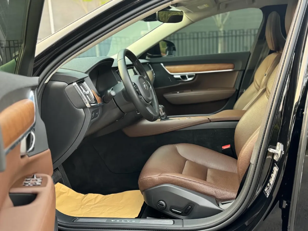 2020 Volvo S90 2.0T 254HP L4 8AT,autocango,china used car exporter,china ev exporter,chinese used car exporter,chinese used ev exporter