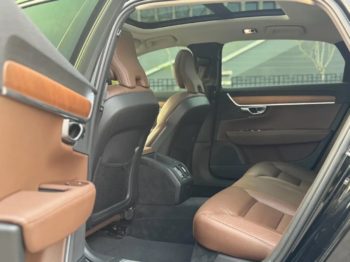 2020 Volvo S90 2.0T 254HP L4 8AT,autocango,china used car exporter,china ev exporter,chinese used car exporter,chinese used ev exporter