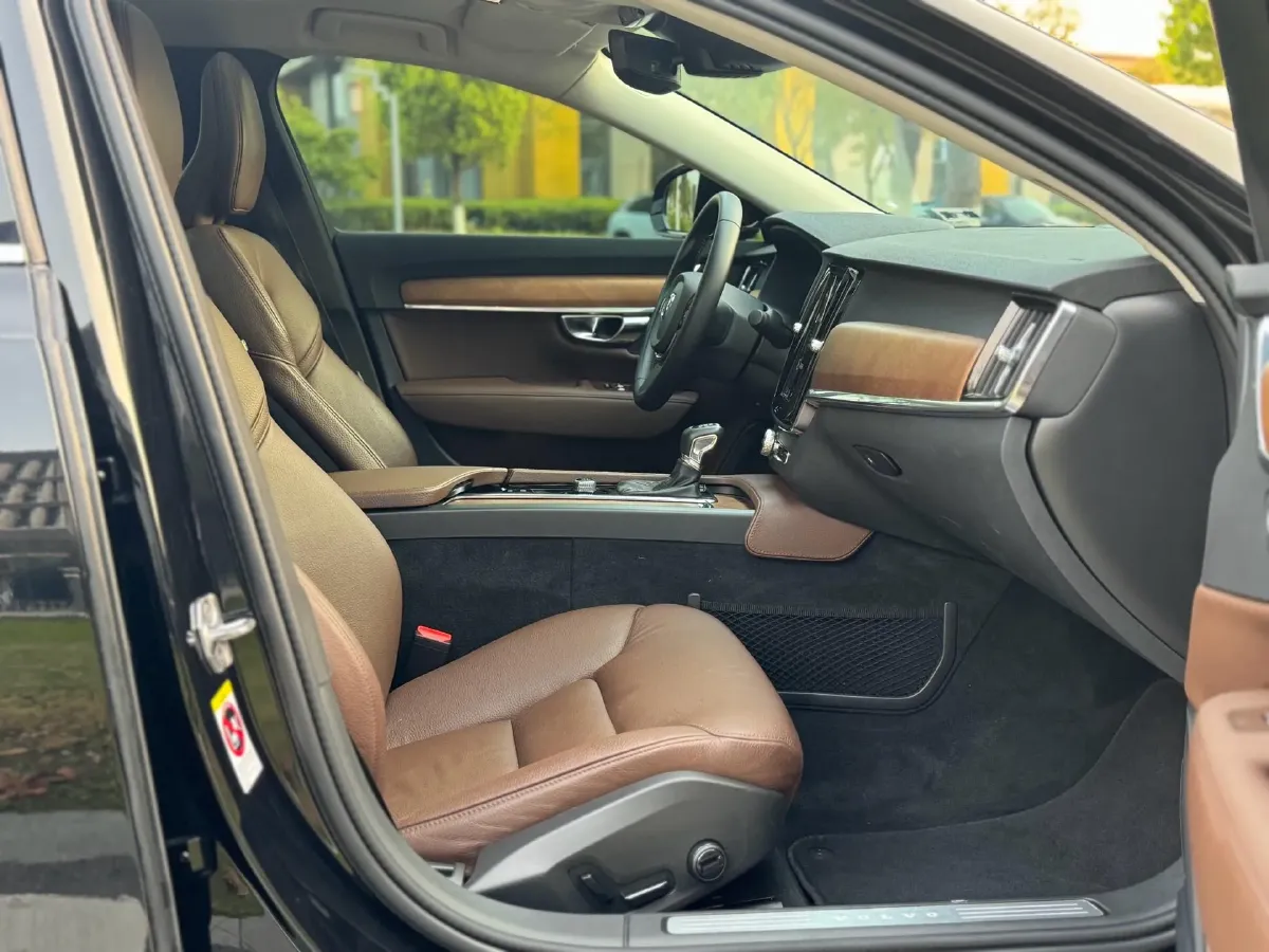 2020 Volvo S90 2.0T 254HP L4 8AT,autocango,china used car exporter,china ev exporter,chinese used car exporter,chinese used ev exporter