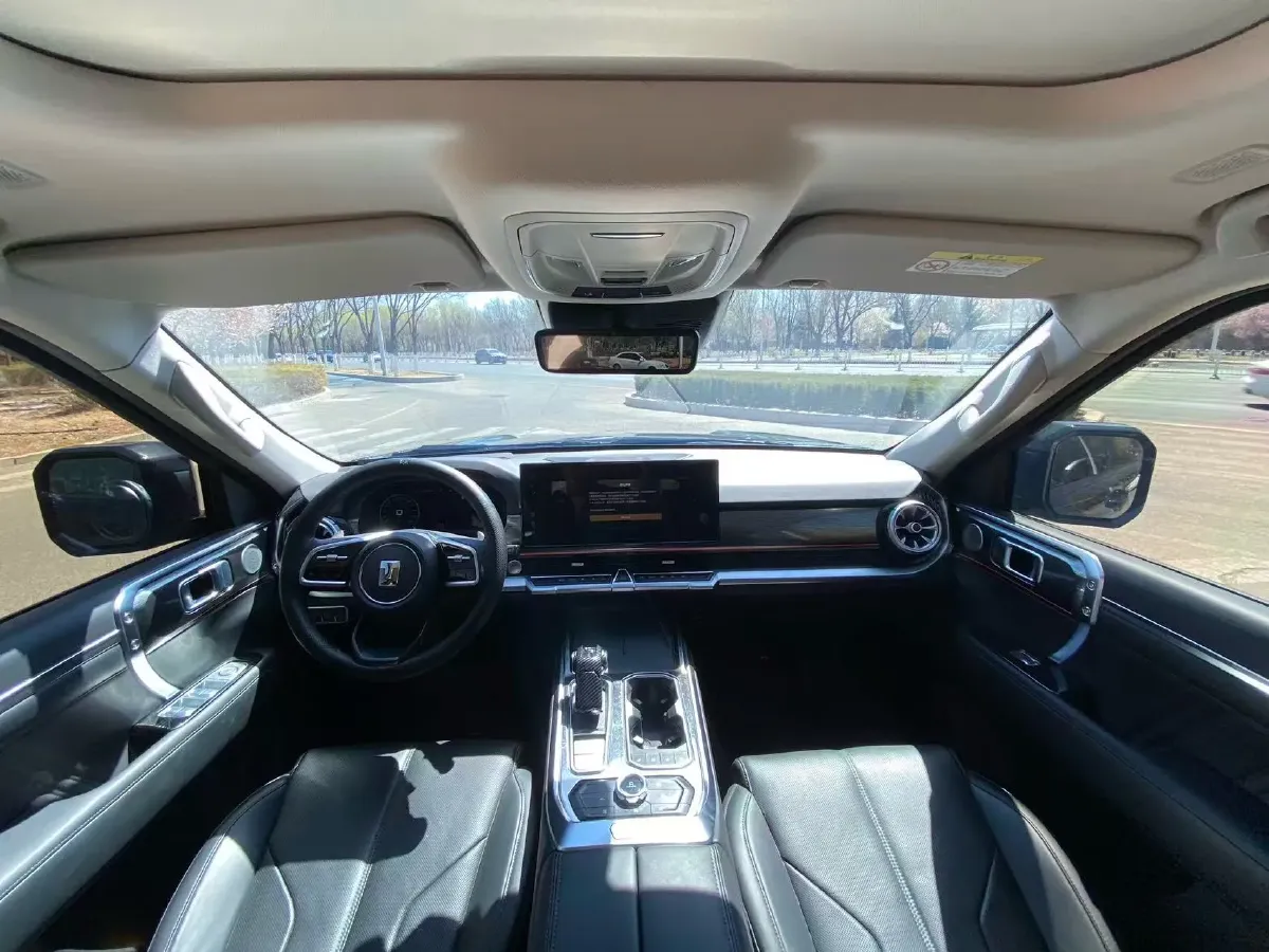 2024 Tank 400 2.0T 252HP L4 9AT PHEV 36.7/37.1KWH,autocango,china used car exporter,china ev exporter,chinese used car exporter,chinese used ev exporter