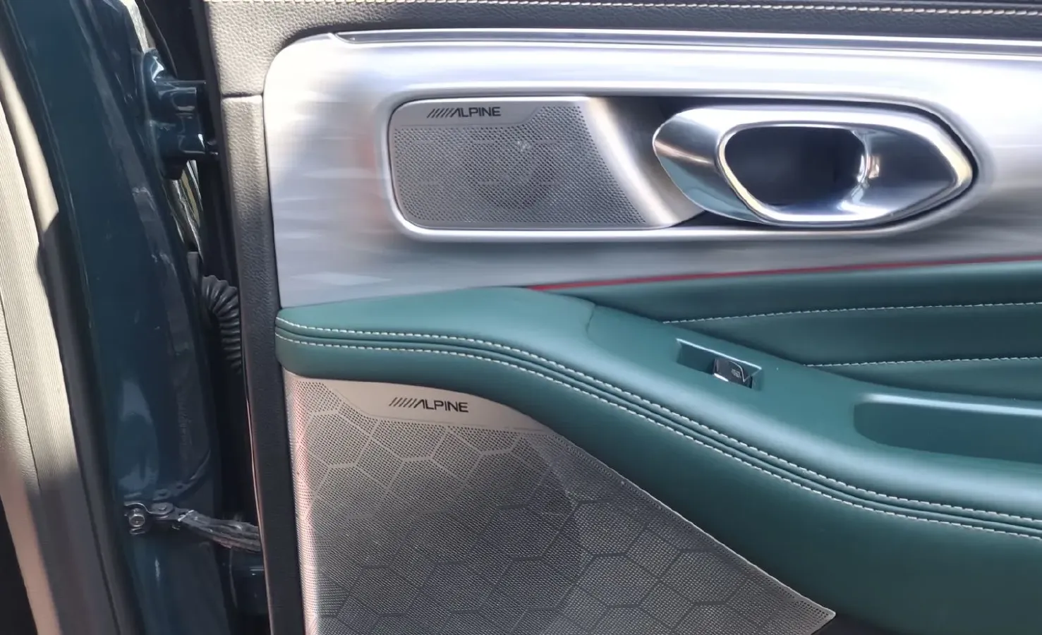 2022 GAC Trumpchi GS8 2.0T 252HP L4 8AT,autocango,china used car exporter,china ev exporter,chinese used car exporter,chinese used ev exporter