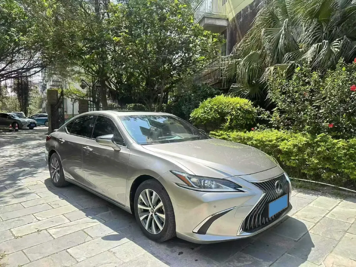2020 Lexus ES 2.5L 178HP L4 E-CVT Hybrid,autocango,china used car exporter,china ev exporter,chinese used car exporter,chinese used ev exporter