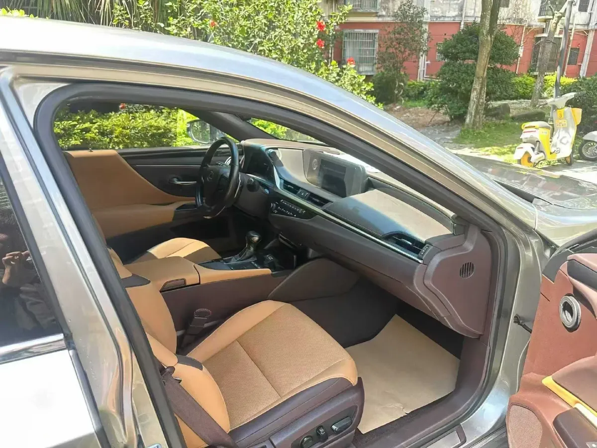 2020 Lexus ES 2.5L 178HP L4 E-CVT Hybrid,autocango,china used car exporter,china ev exporter,chinese used car exporter,chinese used ev exporter