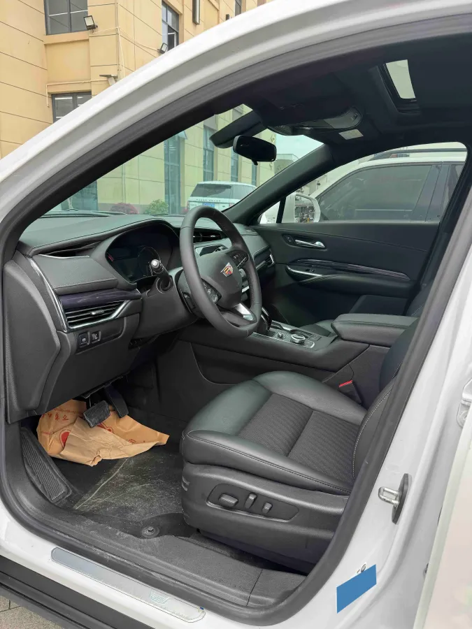 2022 Cadillac XT4 2.0T 237HP L4 9AT,autocango,china used car exporter,china ev exporter,chinese used car exporter,chinese used ev exporter