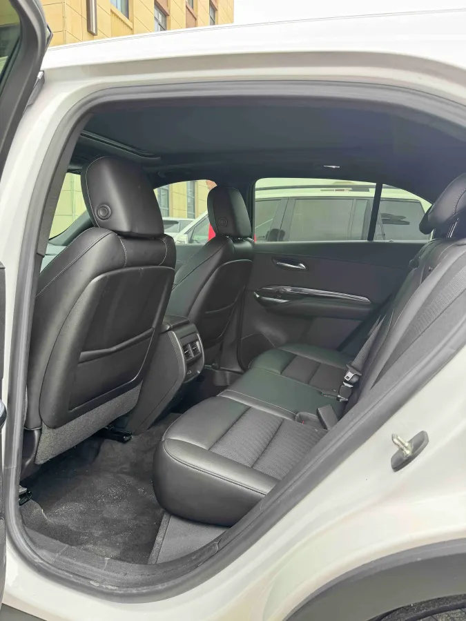 2022 Cadillac XT4 2.0T 237HP L4 9AT,autocango,china used car exporter,china ev exporter,chinese used car exporter,chinese used ev exporter