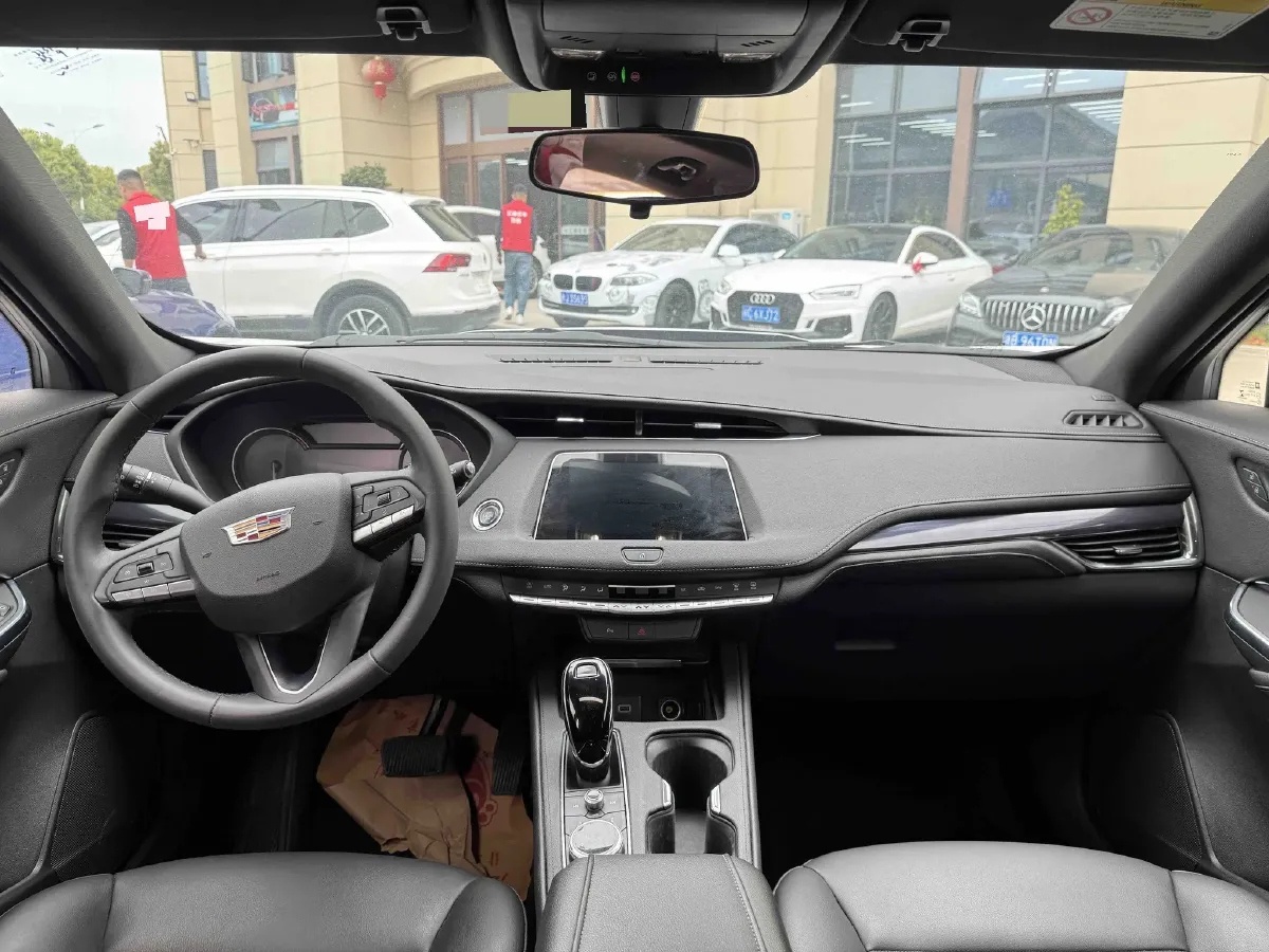 2022 Cadillac XT4 2.0T 237HP L4 9AT,autocango,china used car exporter,china ev exporter,chinese used car exporter,chinese used ev exporter