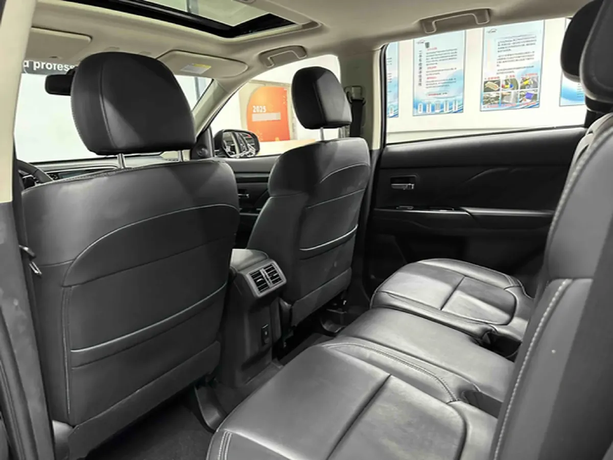 2019 Mitsubishi Outlander 2.0L 166HP L4 CVT,autocango,china used car exporter,china ev exporter,chinese used car exporter,chinese used ev exporter